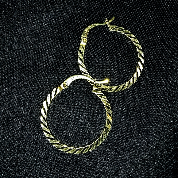 Jewelry - Picture 8 of 8